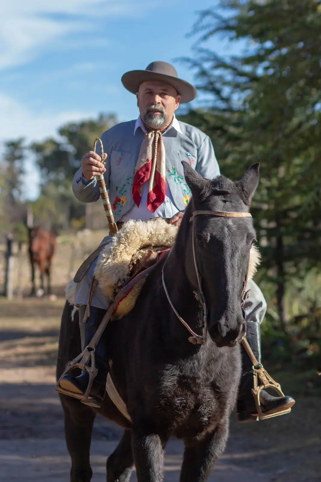 gaucho montando caballo